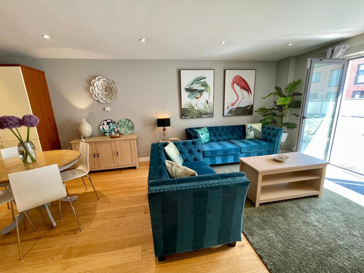 Stunning 2-Bed Town Centre Apartment - Hosted By Hutch Lifestyle 레밍톤 외부 사진