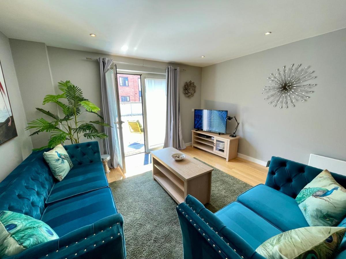 Stunning 2-Bed Town Centre Apartment - Hosted By Hutch Lifestyle 레밍톤 외부 사진