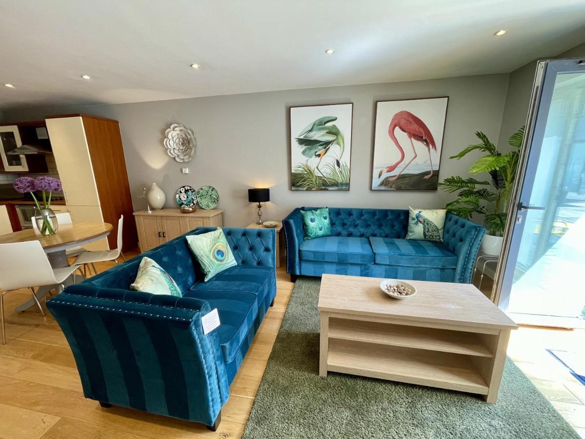 Stunning 2-Bed Town Centre Apartment - Hosted By Hutch Lifestyle 레밍톤 외부 사진
