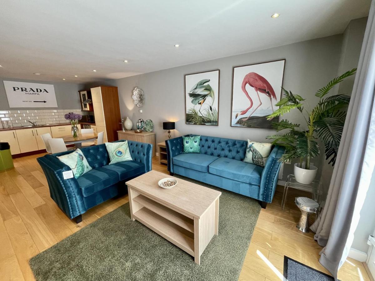 Stunning 2-Bed Town Centre Apartment - Hosted By Hutch Lifestyle 레밍톤 외부 사진