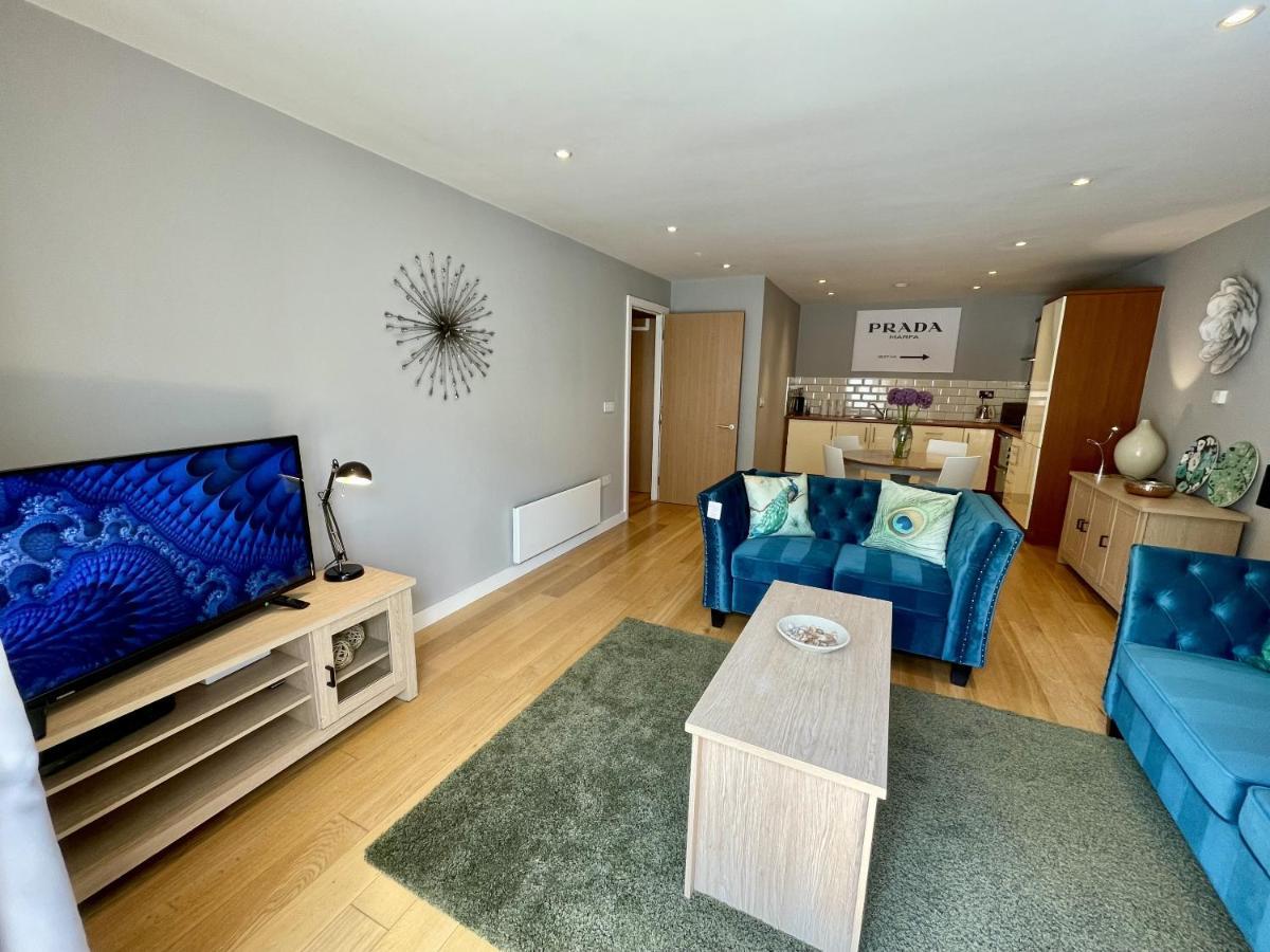 Stunning 2-Bed Town Centre Apartment - Hosted By Hutch Lifestyle 레밍톤 외부 사진