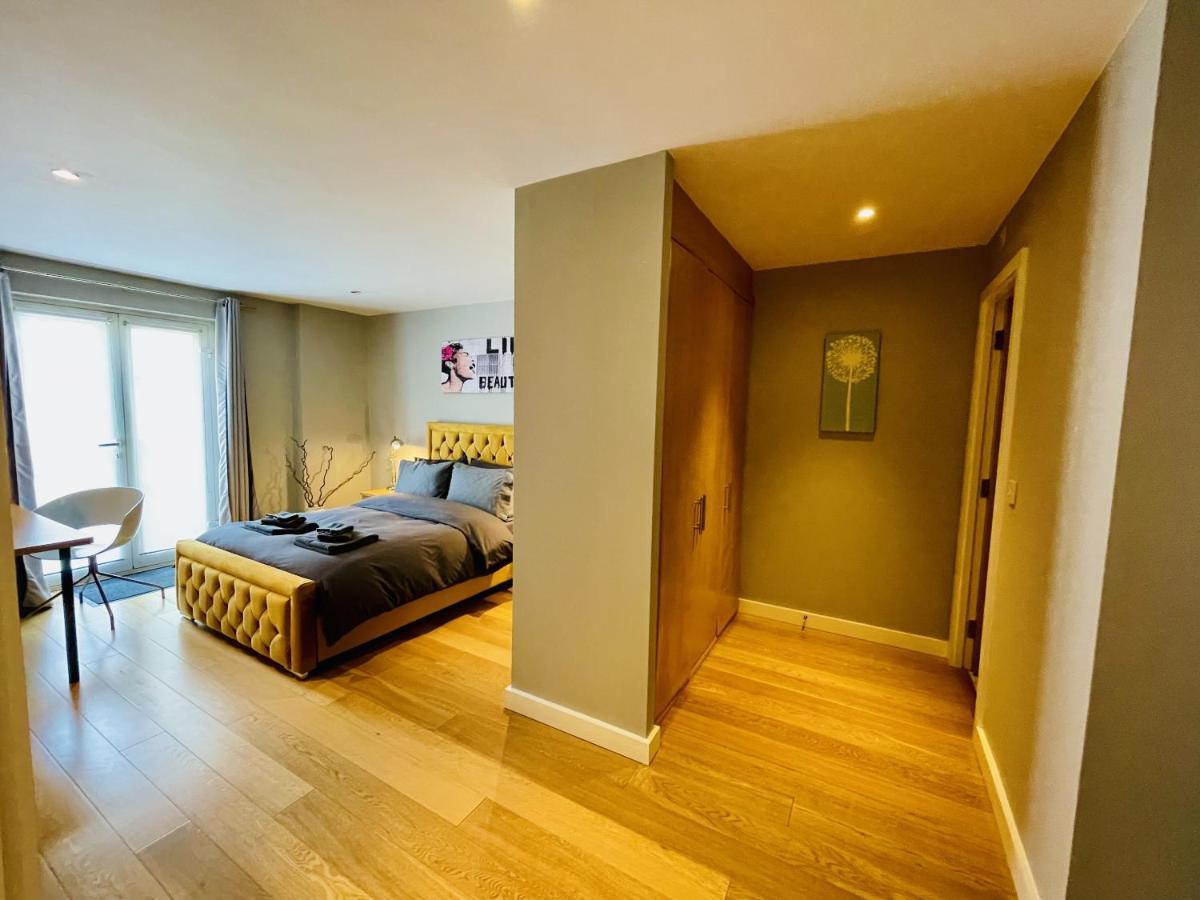 Stunning 2-Bed Town Centre Apartment - Hosted By Hutch Lifestyle 레밍톤 외부 사진