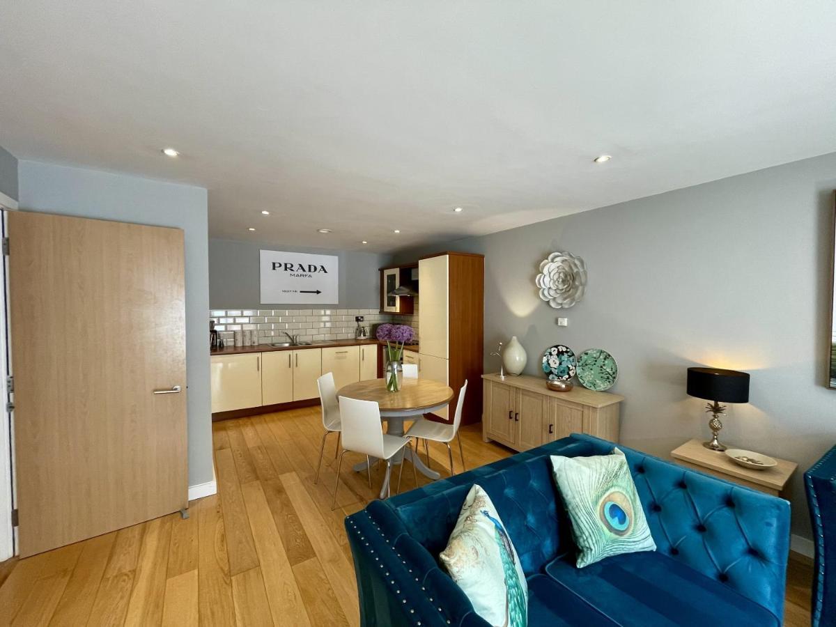 Stunning 2-Bed Town Centre Apartment - Hosted By Hutch Lifestyle 레밍톤 외부 사진