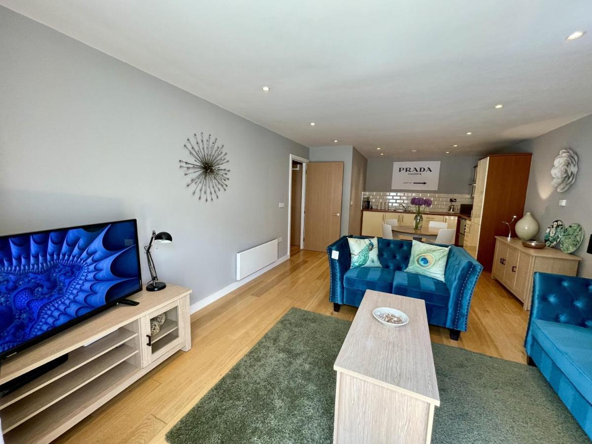 Stunning 2-Bed Town Centre Apartment - Hosted By Hutch Lifestyle 레밍톤 외부 사진