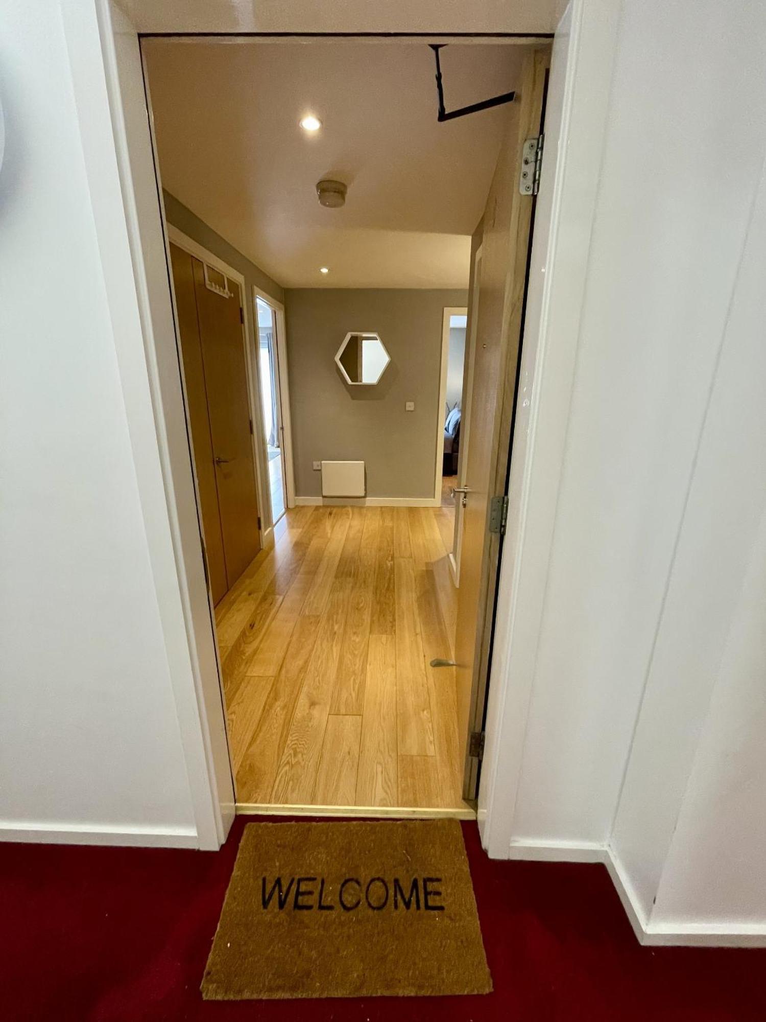 Stunning 2-Bed Town Centre Apartment - Hosted By Hutch Lifestyle 레밍톤 외부 사진