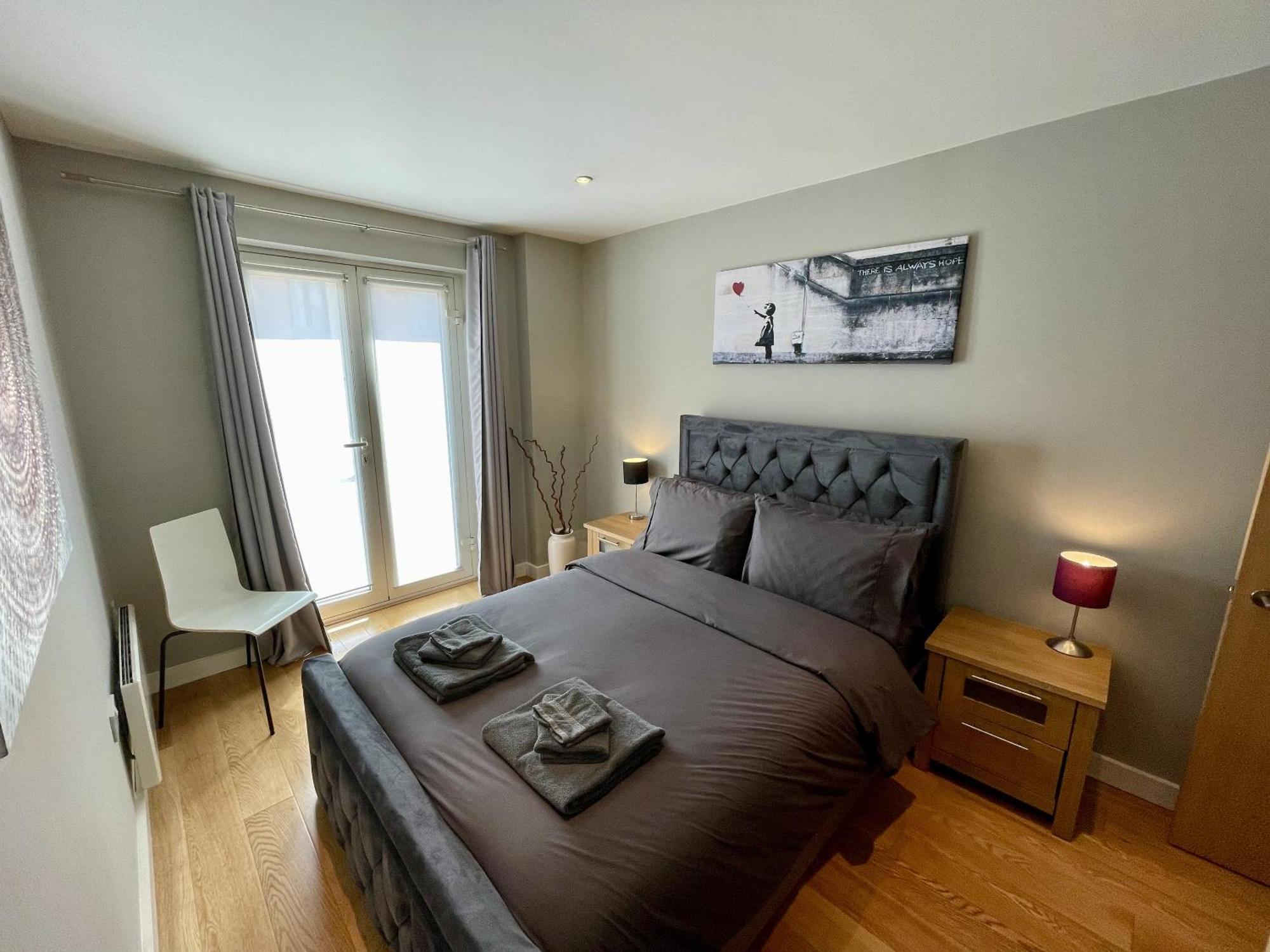 Stunning 2-Bed Town Centre Apartment - Hosted By Hutch Lifestyle 레밍톤 외부 사진
