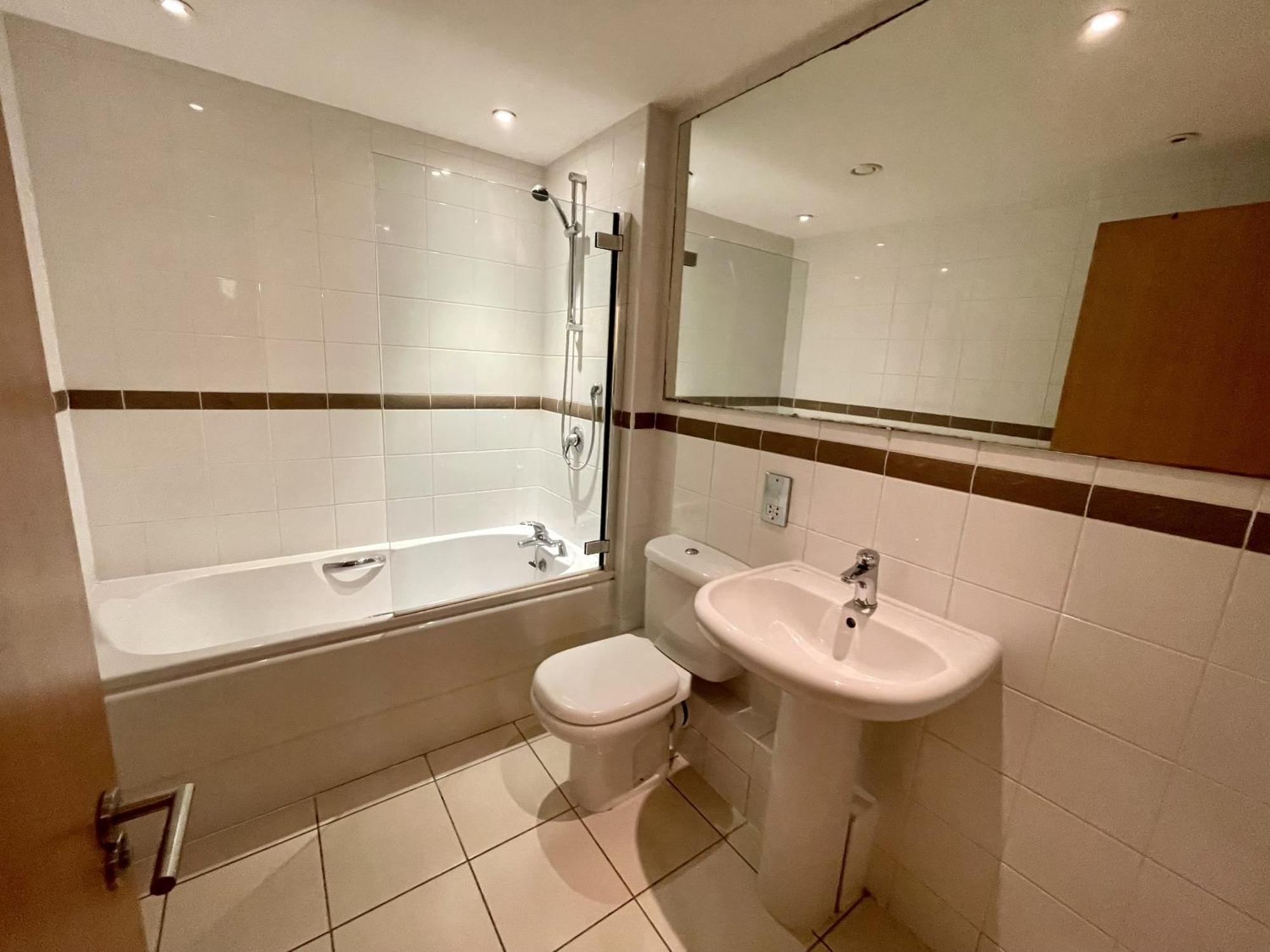 Stunning 2-Bed Town Centre Apartment - Hosted By Hutch Lifestyle 레밍톤 외부 사진