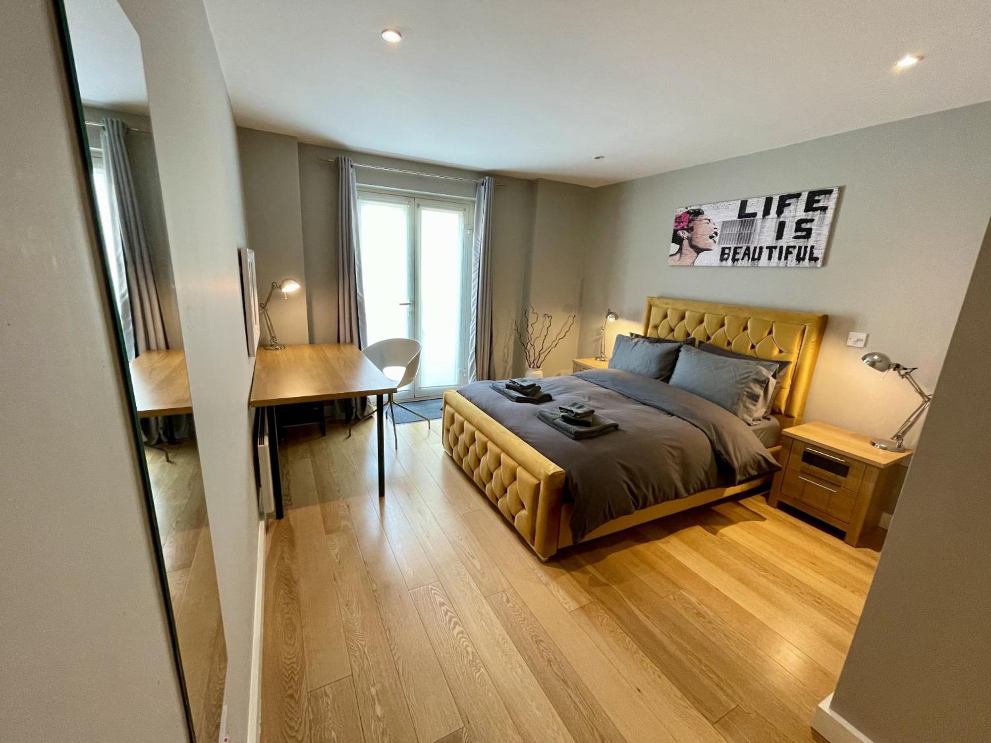 Stunning 2-Bed Town Centre Apartment - Hosted By Hutch Lifestyle 레밍톤 외부 사진