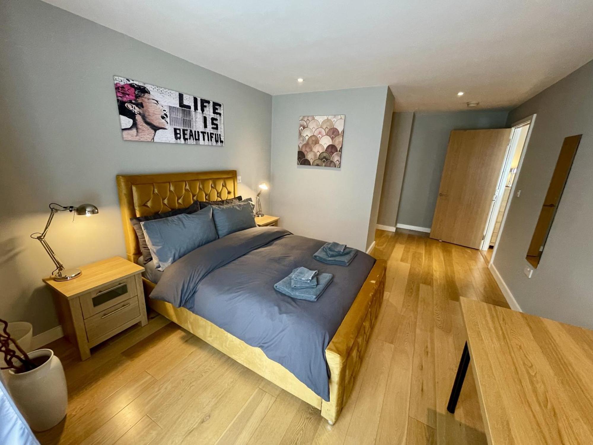 Stunning 2-Bed Town Centre Apartment - Hosted By Hutch Lifestyle 레밍톤 외부 사진