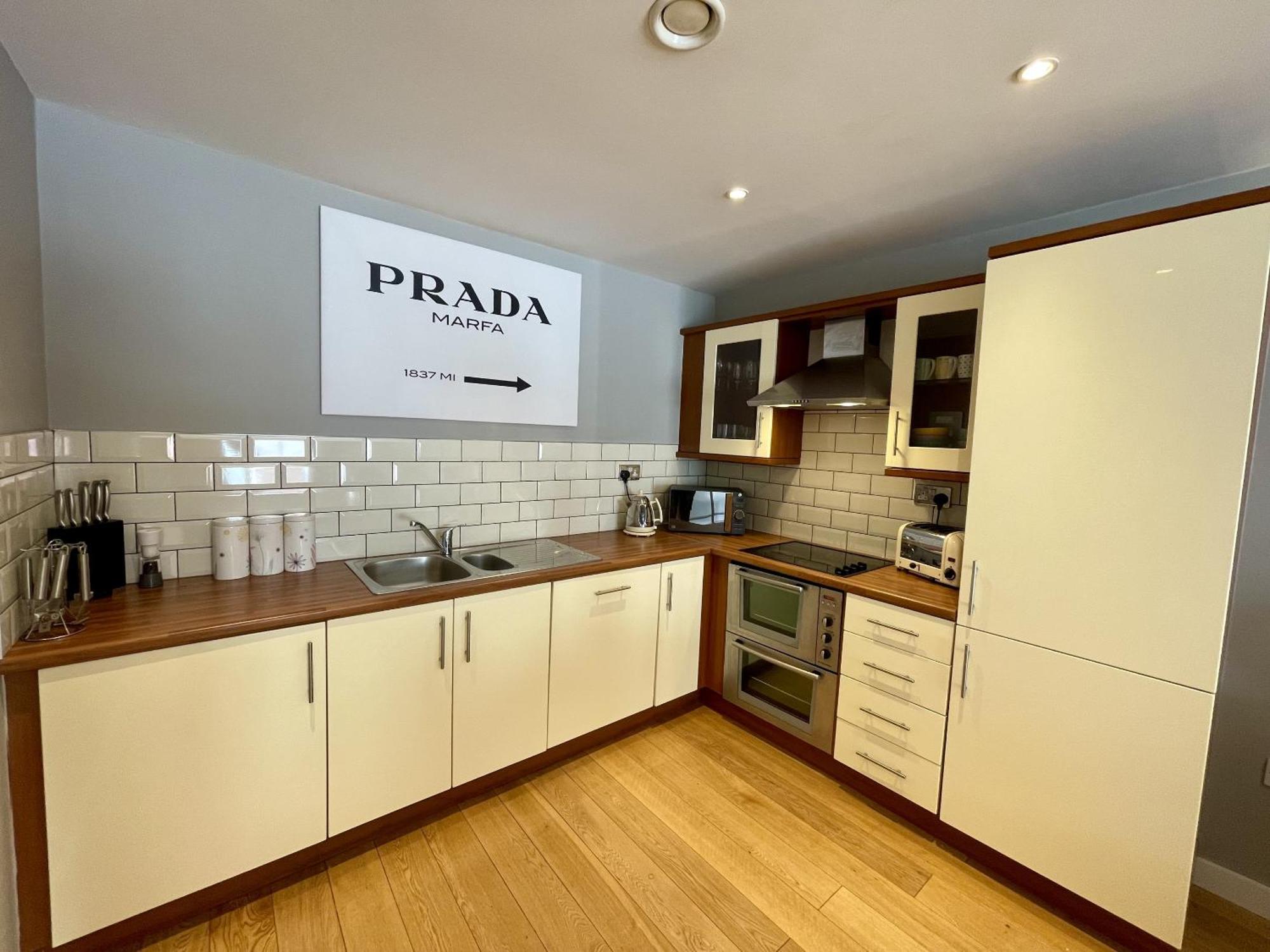Stunning 2-Bed Town Centre Apartment - Hosted By Hutch Lifestyle 레밍톤 외부 사진